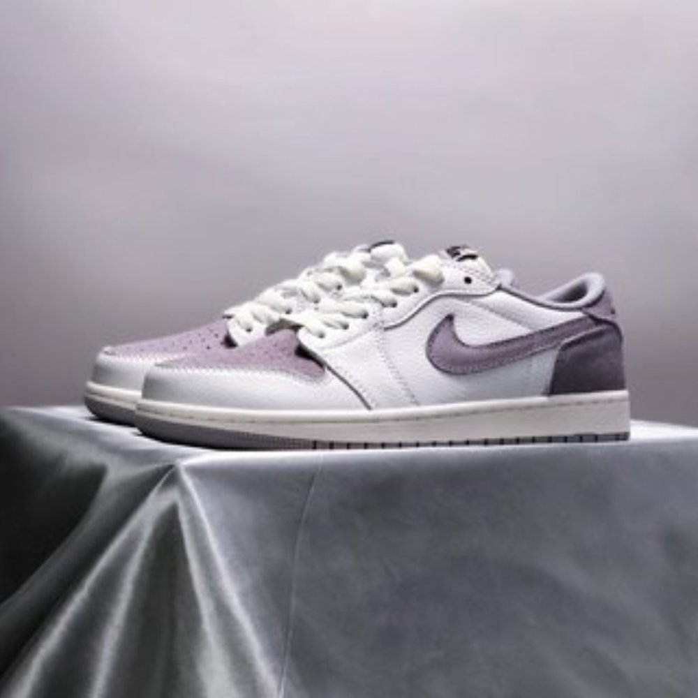 Air Jordan 1 Low OG "Atmosphere Grey"